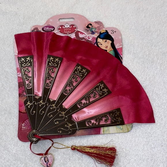NWT Mulan fan